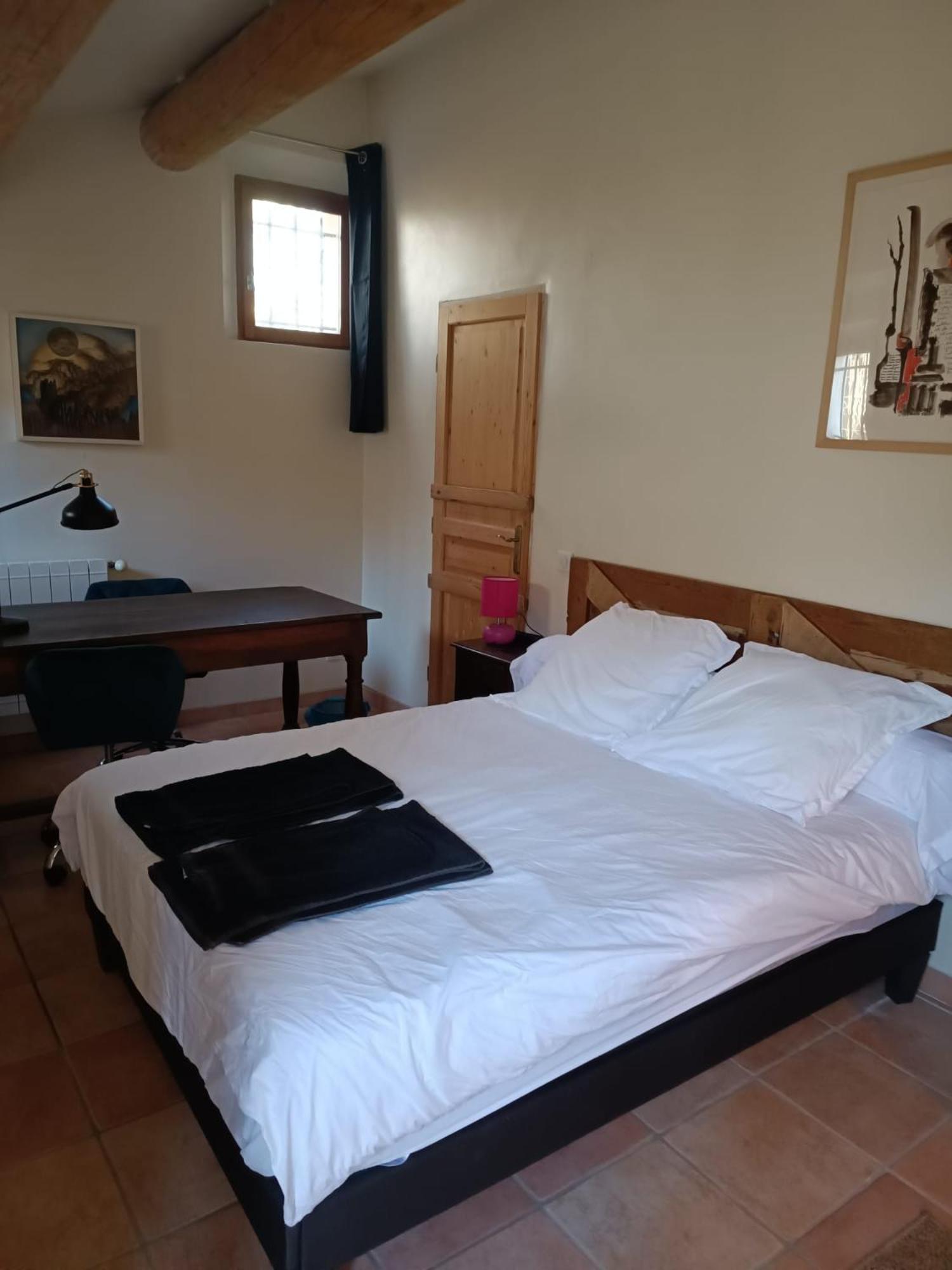 Lou Boulugi Hotel Aix-en-Provence Ngoại thất bức ảnh